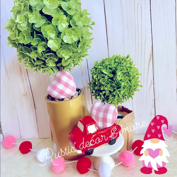 Valentineās Day Red Truck Bundle For Your Tier Trays - Picture 1 of 1